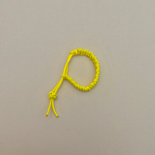 Pulsera de paracord amarilla